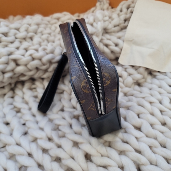 Louis Vuitton Kasai pouch - Picture 3 of 7